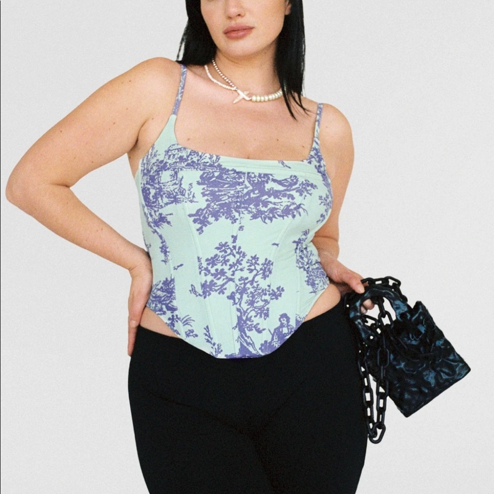Like NEW MIAOU Venus Corset in a size XL. Worn twice. In perfect conditions.